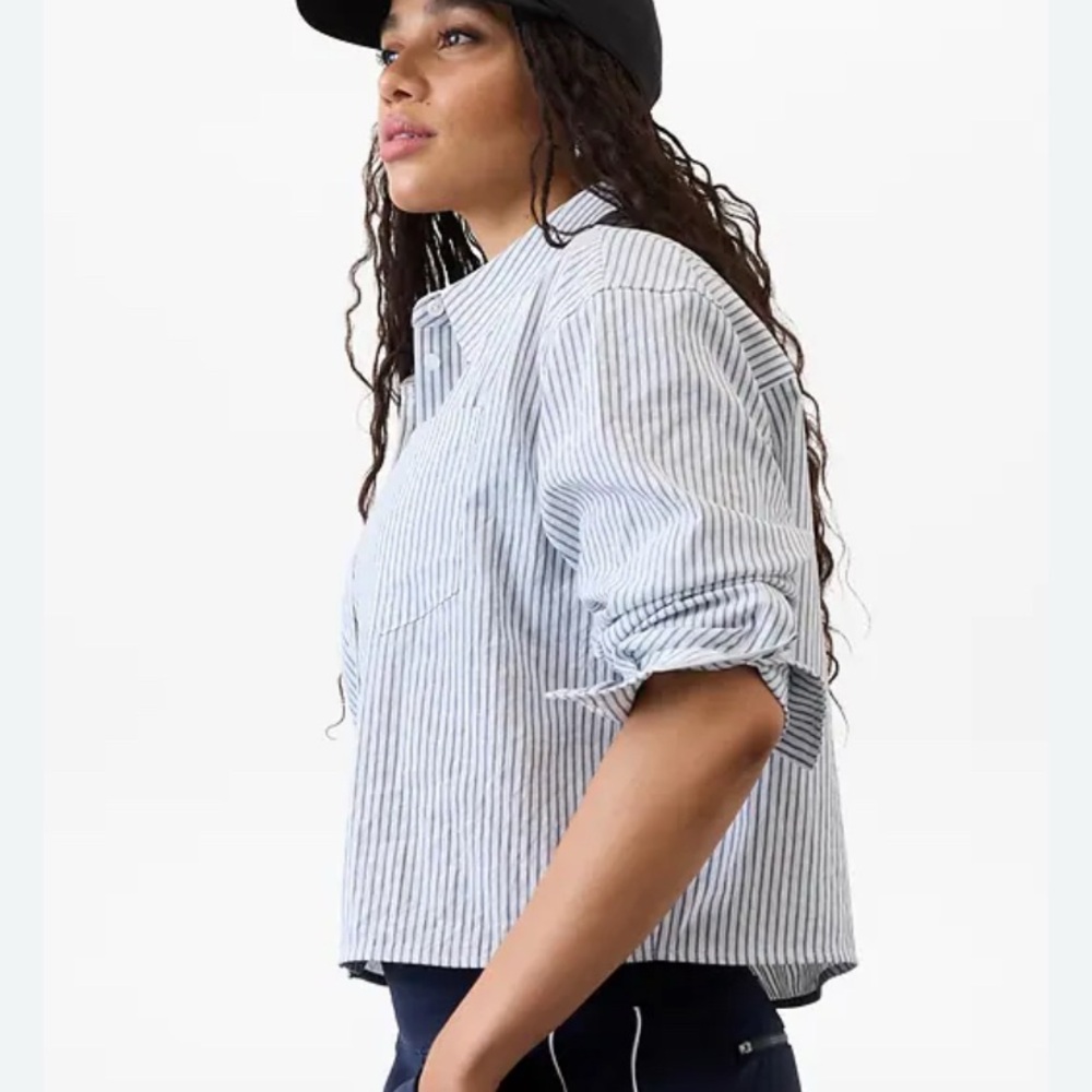 Athleta midday cropped poplin shirt